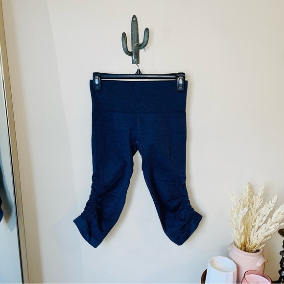 Lululemon In The Flow Crop Legging in Navy - Picture 3 of 6